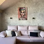 Lf Level Duplex Apartment *